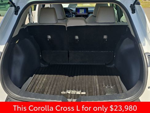 Used 2024 Toyota Corolla Cross L image 18