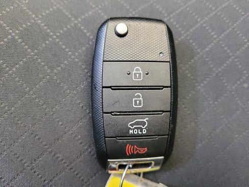 Used 2016 Kia Sorento FWD image 32