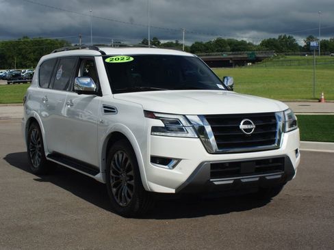 Used 2022 Nissan Armada Platinum w/ Captain's Chairs Package RWD image 2
