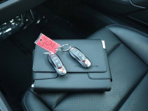 Used 2019 Porsche 718 Cayman RWD image 35