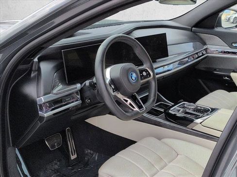 Used 2023 BMW i7 xDrive60 AWD/4WD image 10