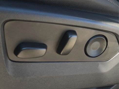 Used 2025 GMC Sierra 1500 SLT AWD/4WD image 23