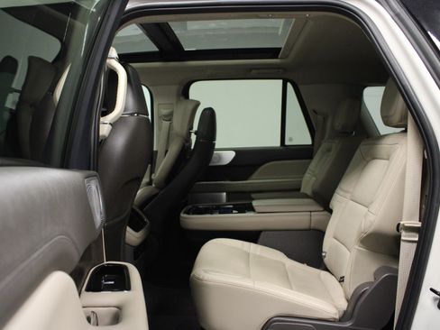 Used 2024 Lincoln Navigator L Reserve image 12
