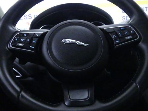 Used 2020 Jaguar F-PACE Premium image 17