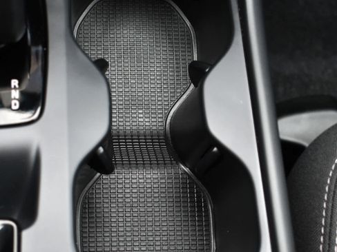 Used 2025 Volvo XC40 B5 Core image 24