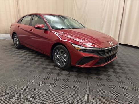 Certified 2024 Hyundai Elantra SEL image 3