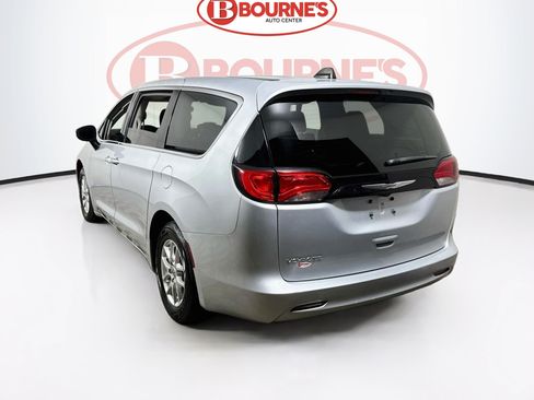 Used 2023 Chrysler Voyager LX FWD image 6