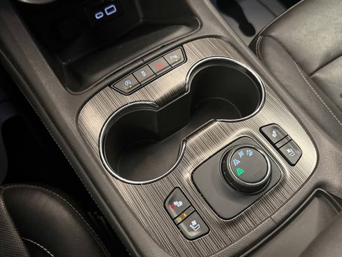 Used 2020 GMC Acadia SLT w/ Premium Package image 17