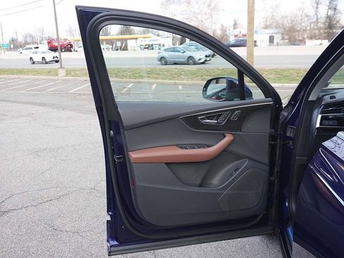 Used 2023 Audi Q7 2.0T Premium w/ Convenience Package image 28