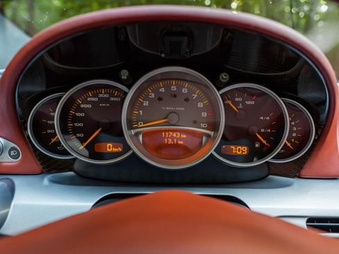 Used 2004 Porsche Carrera GT RWD image 17