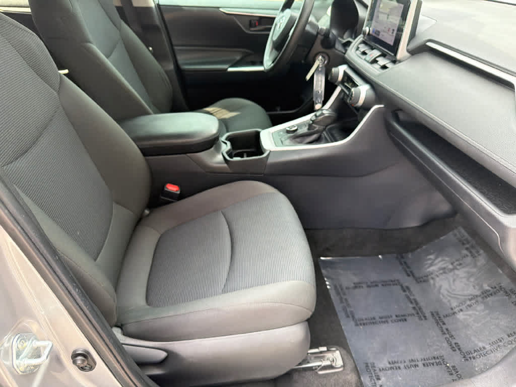 Used 2024 Toyota RAV4 LE AWD/4WD image 12