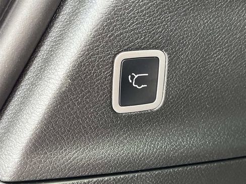 Used 2022 Chrysler Pacifica Touring-L w/ S Appearance Package FWD image 10