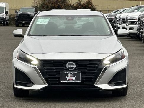 Used 2023 Nissan Altima 2.5 SV image 9