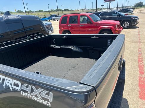 Used 2022 Toyota Tacoma TRD Off-Road AWD/4WD image 9