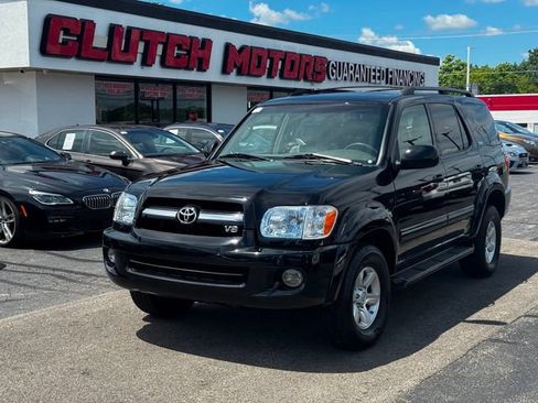 Used 2005 Toyota Sequoia SR5 AWD/4WD image 1