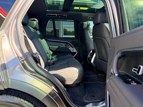 Used 2023 Land Rover Range Rover SE image 34