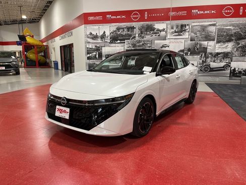 New 2026 Nissan Sentra SR w/ SR Premium Package FWD image 8