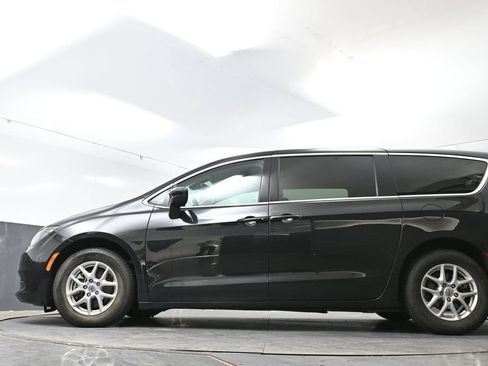 Used 2023 Chrysler Voyager LX FWD image 53