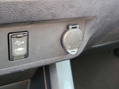 Used 2017 Toyota Tacoma SR5 image 27