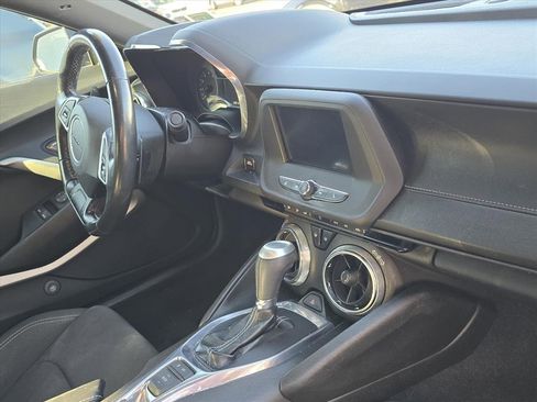 Used 2018 Chevrolet Camaro LT image 7