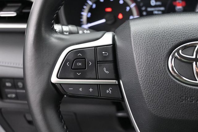 Used 2023 Toyota Highlander LE AWD/4WD image 22