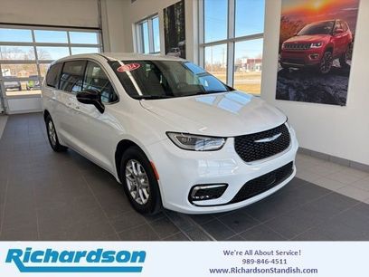 Used 2024 Chrysler Pacifica Touring-L