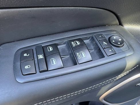 Used 2017 Jeep Grand Cherokee Overland w/ Jeep Active Safety Group AWD/4WD image 16