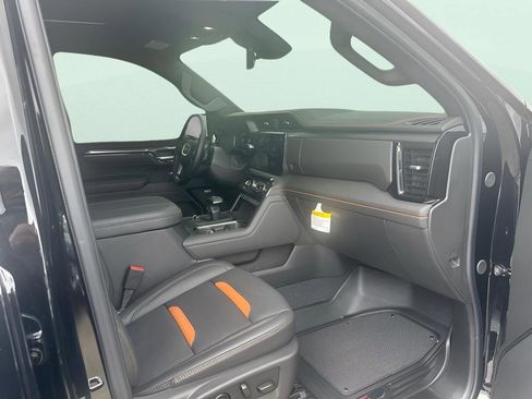 Used 2025 GMC Sierra 1500 AT4 w/ AT4 Premium Package image 17