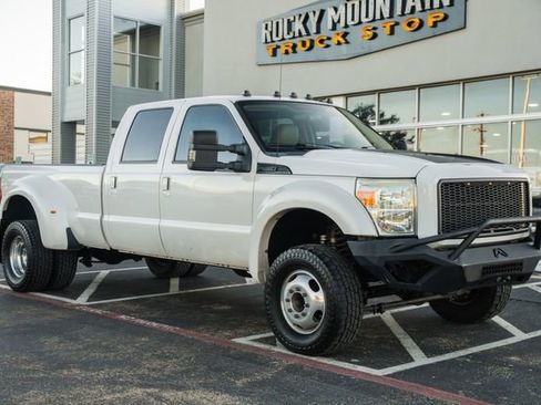 Used 2011 Ford F350 Lariat image 3