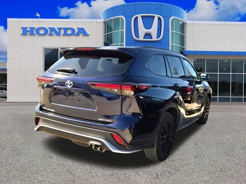 Used 2025 Toyota Highlander XSE AWD/4WD image 2
