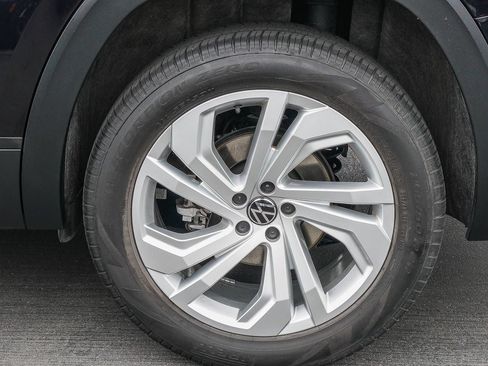 Certified 2023 Volkswagen Atlas SE w/ Black Wheel Package FWD image 12