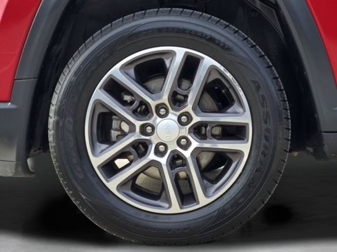 Used 2017 Jeep Compass Latitude w/ Popular Equipment Group FWD image 30