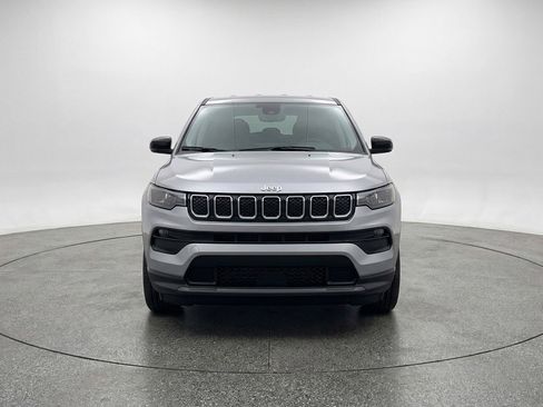 Used 2025 Jeep Compass Latitude AWD/4WD image 2