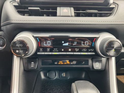 Certified 2025 Toyota RAV4 XLE FWD image 18