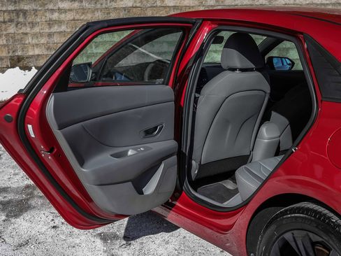 Used 2023 Hyundai Elantra SEL w/ Cargo Package image 20