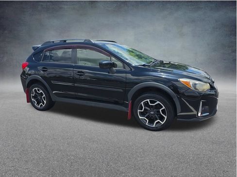 Used 2017 Subaru Crosstrek 2.0i Premium AWD/4WD image 2