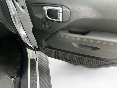 Used 2023 Jeep Wrangler Unlimited Sahara AWD/4WD image 30