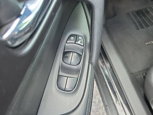 Used 2016 Nissan Rogue S FWD image 14