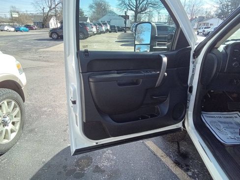 Used 2011 Chevrolet Silverado 2500 LT w/ Interior Plus Package image 9