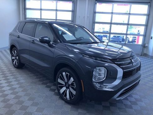 Used 2025 Mitsubishi Outlander SE AWD/4WD image 36