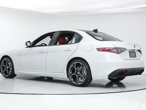 Used 2025 Alfa Romeo Giulia w/ Driving Assist Package image 3