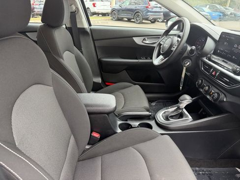 Used 2024 Kia Forte LXS image 8