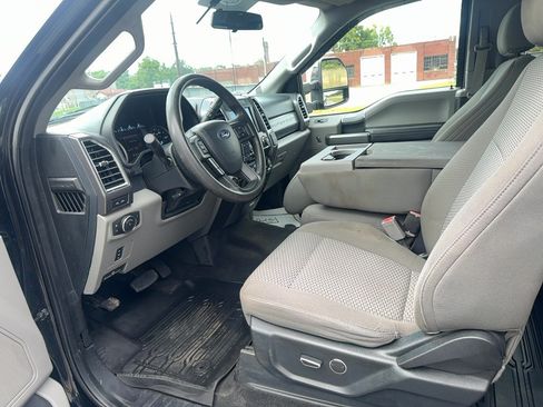 Used 2017 Ford F250 XLT w/ XLT Premium Package AWD/4WD image 11
