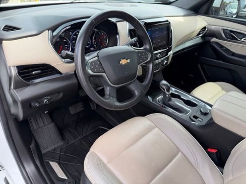 Certified 2022 Chevrolet Traverse Premier FWD image 17