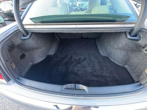 Used 2018 Chrysler 300 Limited image 24