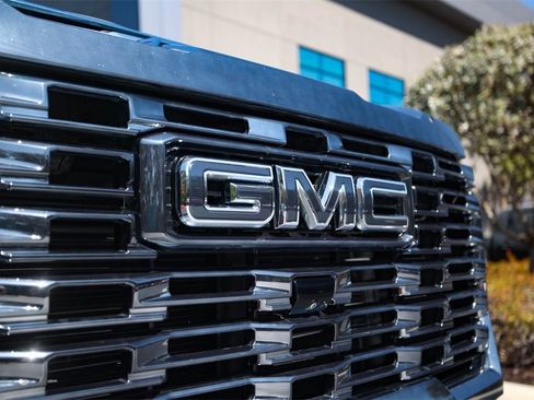 Used 2024 GMC Sierra 2500 Denali Ultimate image 11