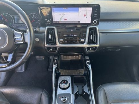 Certified 2022 Kia Sorento SX image 24