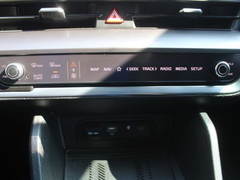 Certified 2024 Kia Sportage EX FWD image 39