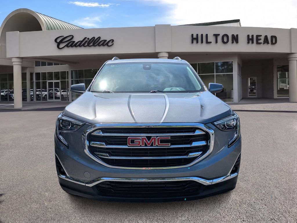 Certified 2024 Cadillac XT4 Luxury w/ Cold Weather Package FWD image 8