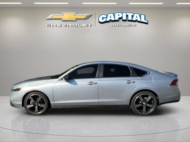 Used 2023 Honda Accord Sport image 2
